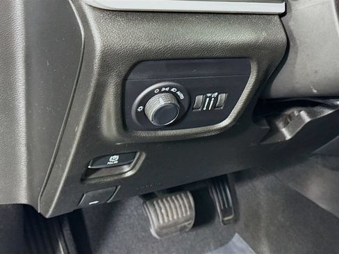 Used 2023 Jeep Grand Cherokee Laredo w/ Luxury Tech Group I AWD/4WD image 20
