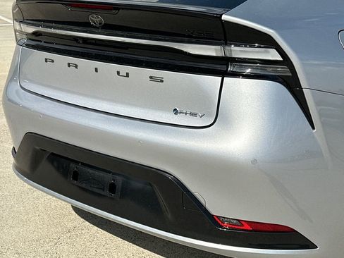 New 2026 Toyota Prius Plug-In Hybrid FWD image 5