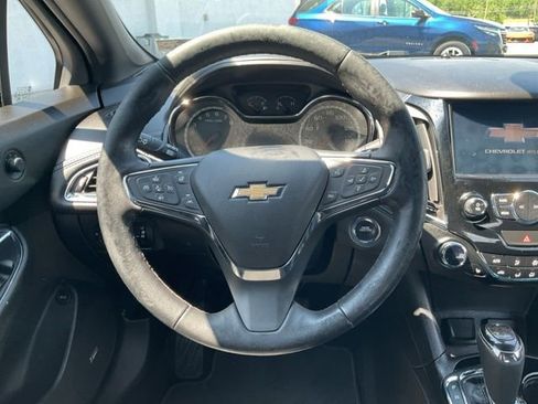 Used 2017 Chevrolet Cruze Premier FWD image 3