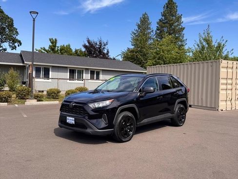 Used 2020 Toyota RAV4 LE AWD/4WD image 1
