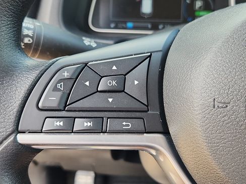 Used 2025 Nissan Leaf S FWD image 17