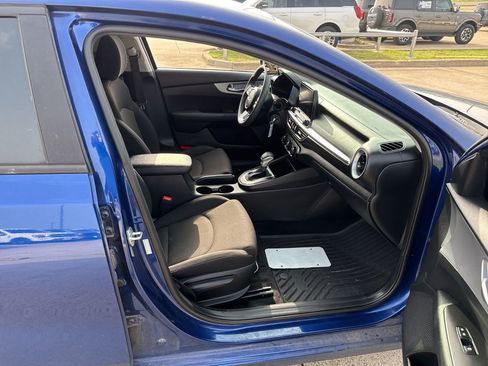 Used 2023 Kia Forte LXS FWD image 14