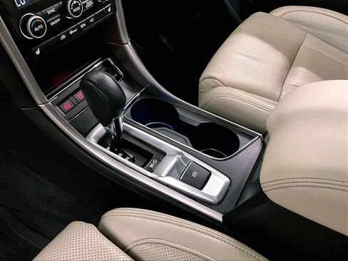 Used 2022 Subaru Ascent Limited w/ Technology Package image 16