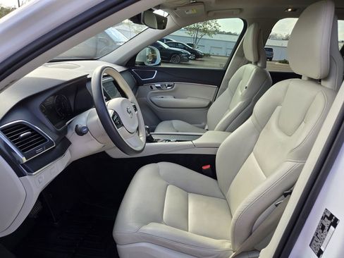 Used 2020 Volvo XC90 T5 Momentum image 9