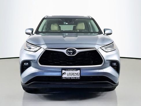 Used 2023 Toyota Highlander XLE AWD/4WD image 2