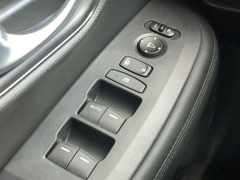 Used 2025 Honda HR-V LX image 25
