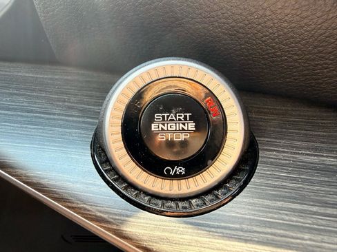 Used 2024 Jeep Wagoneer L Series II w/ Flexible Seating Group AWD/4WD image 25