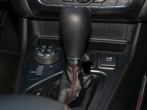 Used 2019 Jeep Cherokee Trailhawk image 22