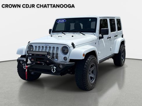 Used 2016 Jeep Wrangler Unlimited Rubicon w/ Max Tow Package AWD/4WD image 8