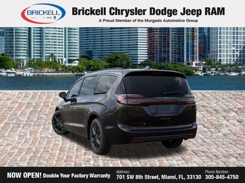 Used 2026 Chrysler Pacifica Select w/ S Appearance Package FWD image 3