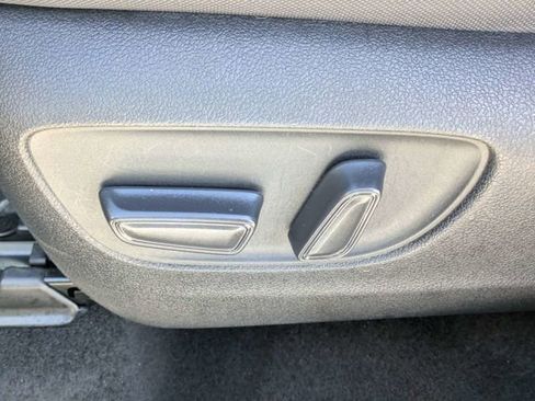 Used 2025 Toyota Highlander LE FWD image 18