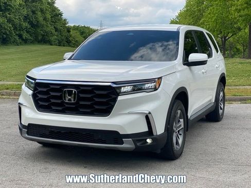 Used 2025 Honda Pilot EX-L image 3