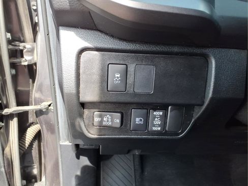 Used 2022 Toyota Tacoma TRD Off-Road AWD/4WD image 17