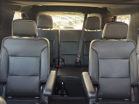 Used 2021 Chevrolet Tahoe Premier w/ Premium Package image 11