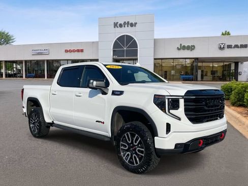 Used 2025 GMC Sierra 1500 AT4 w/ AT4 Premium Package AWD/4WD image 3