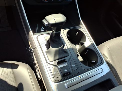 New 2026 Kia Carnival FWD image 24