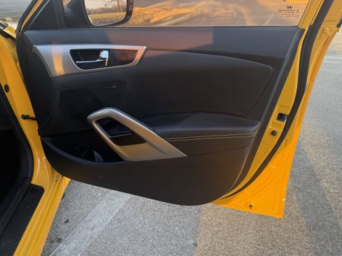 Used 2016 Hyundai Veloster w/ Option Group 02 image 15