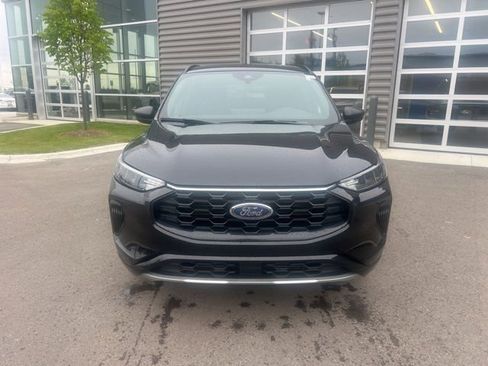 Used 2024 Ford Escape ST-Line w/ Tech Pack #1 AWD/4WD image 2
