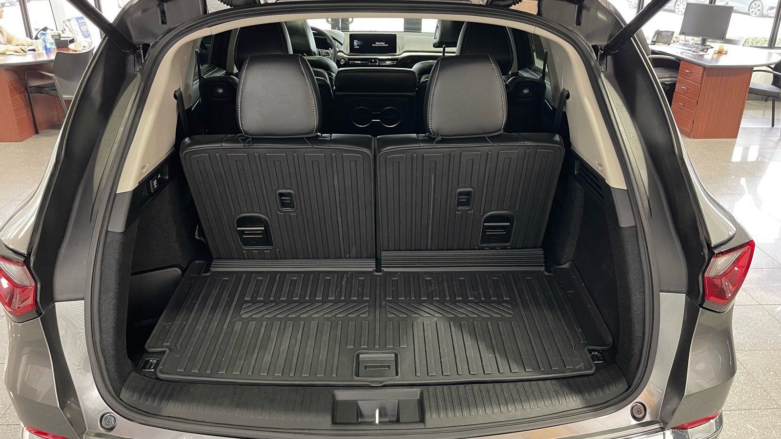 Used 2025 Acura MDX w/ Technology Package FWD image 38