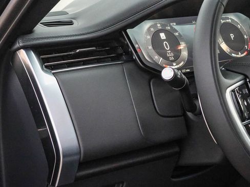 New 2025 Land Rover Range Rover Long Wheelbase SE image 33