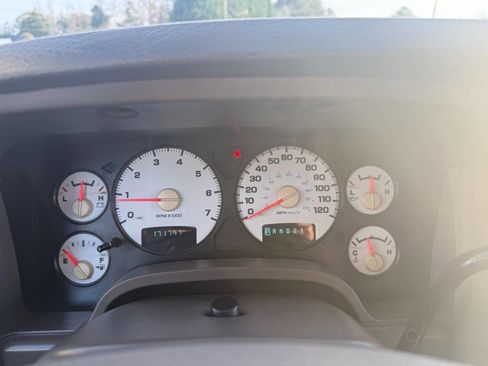 Used 2005 Dodge Ram 1500 Truck SLT image 17