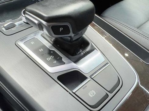 Used 2018 Audi Q5 2.0T Premium AWD/4WD image 25