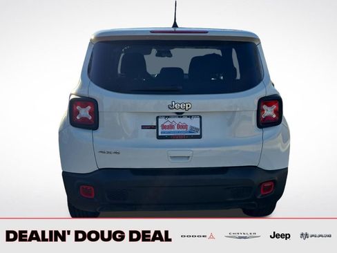 Used 2023 Jeep Renegade Latitude AWD/4WD image 5