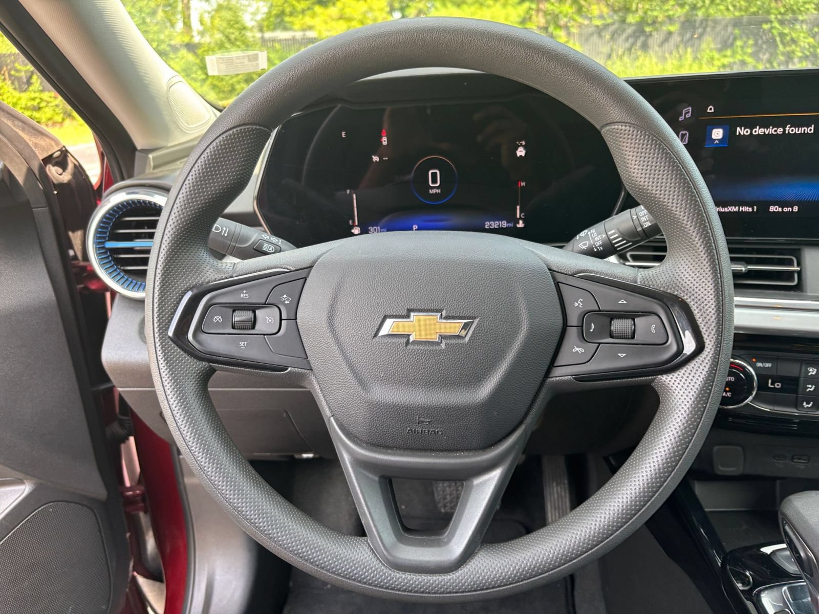 Used 2025 Chevrolet Trax LT FWD image 32