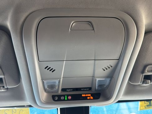 Used 2023 Chevrolet Equinox LT image 40