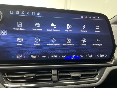 Used 2024 Chevrolet Equinox EV RS image 20