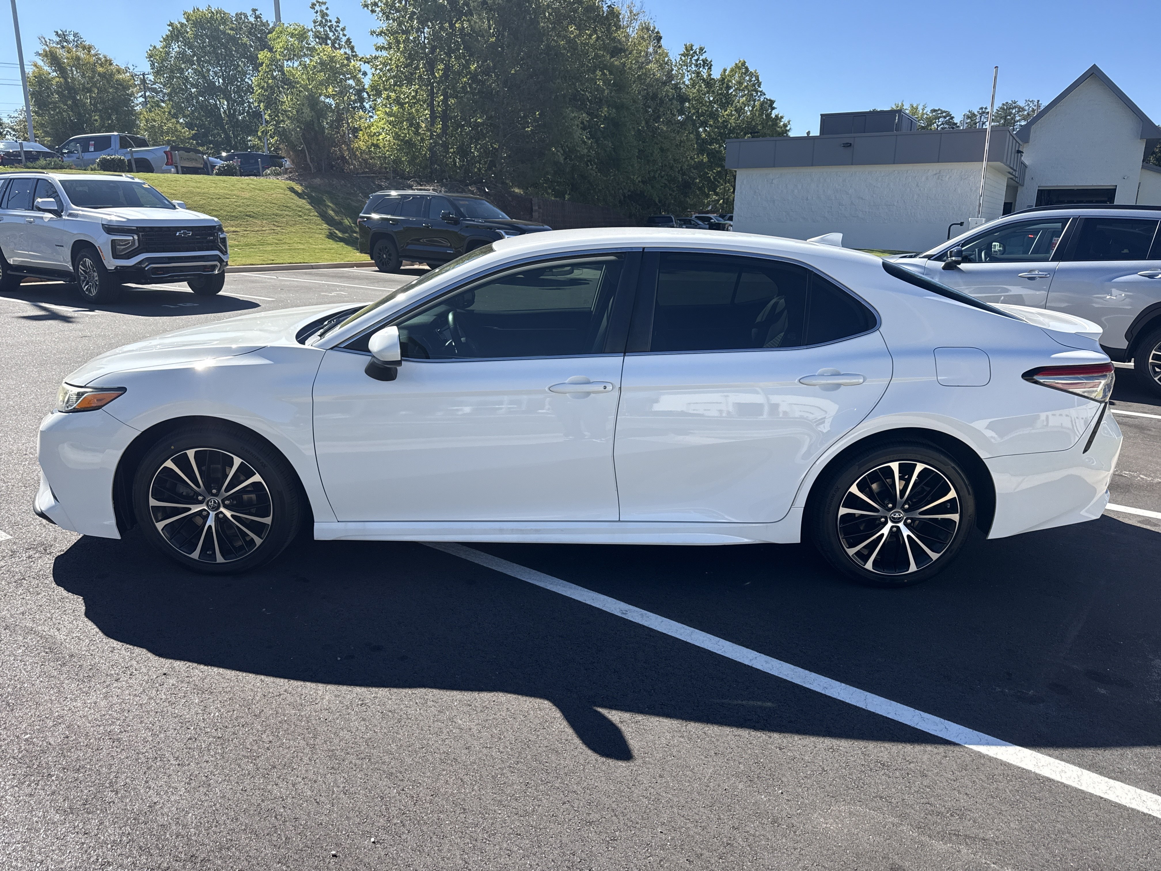 Used 2019 Toyota Camry SE FWD image 10