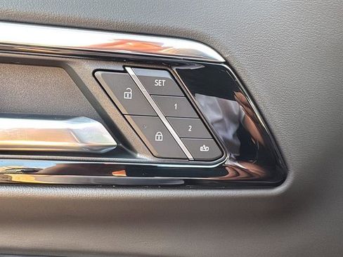 New 2025 Chevrolet Suburban Premier w/ Sun And Tow Package image 19