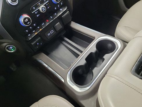 Used 2019 GMC Sierra 1500 SLT w/ SLT Premium Plus Package AWD/4WD image 26