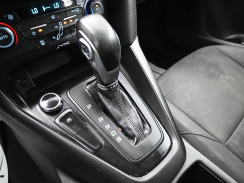 Used 2017 Ford Focus SE FWD image 24