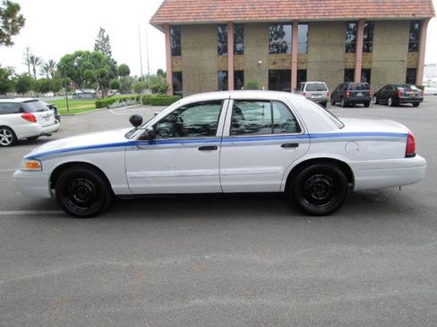 Used 2011 Ford Crown Victoria Police Interceptor w/ Radio Suppression Pkg image 3