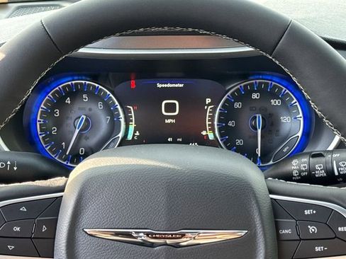 New 2026 Chrysler Pacifica Select image 32