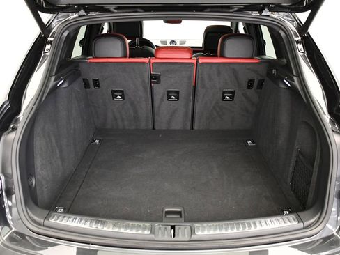 Used 2025 Porsche Macan image 58