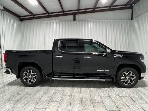 New 2026 GMC Sierra 1500 SLT image 6