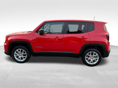 Used 2023 Jeep Renegade Latitude AWD/4WD image 2