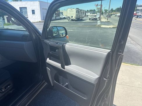 Used 2012 Toyota 4Runner SR5 w/ Convenience Pkg AWD/4WD image 8