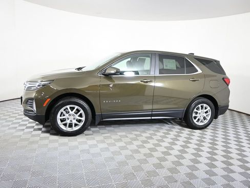 Used 2024 Chevrolet Equinox LT AWD/4WD image 2