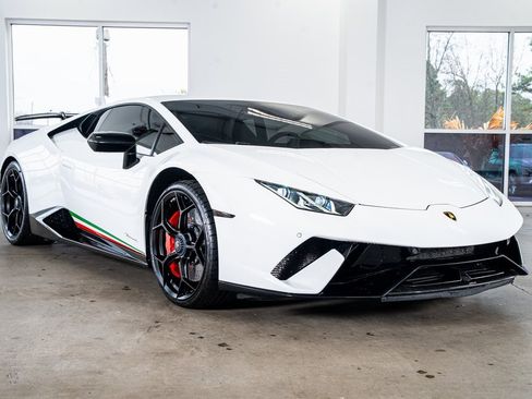 Used 2018 Lamborghini Huracan Performante image 4