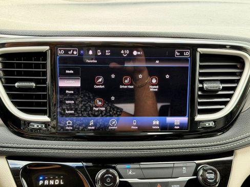 Used 2022 Chrysler Pacifica Touring-L FWD image 64
