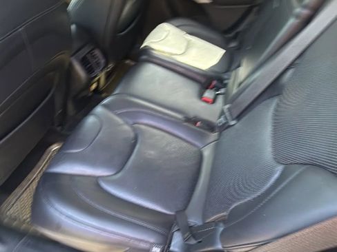 Used 2017 Jeep Cherokee Overland w/ Technology Group image 25