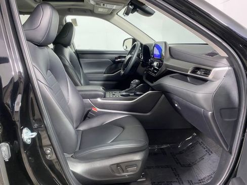 Certified 2024 Toyota Highlander XLE AWD/4WD image 9