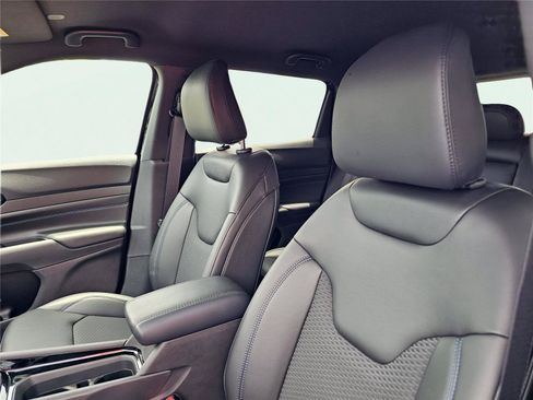 New 2026 Jeep Compass Latitude AWD/4WD image 17