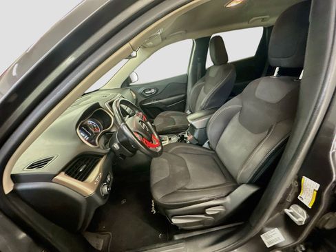 Used 2016 Jeep Cherokee Latitude AWD/4WD image 13