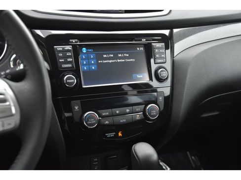 Used 2015 Nissan Rogue SL image 18