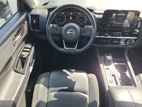 Used 2024 Nissan Pathfinder SL w/ Black Appearance Package FWD image 13