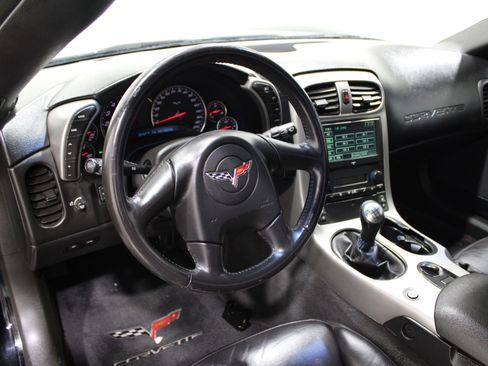 Used 2005 Chevrolet Corvette Convertible w/ Preferred Equipment Group image 2